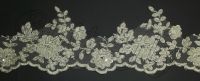 Koronka ślubna hiszpańska zdobiona cekinami, koralikami oraz srebrną nicią, szer 12cm. ECRU